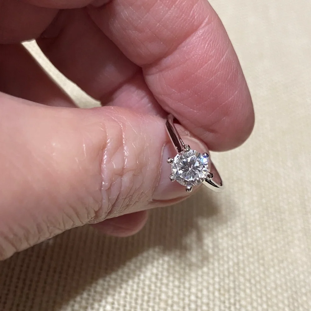 Six prong cubic zirconia silver metal ring size 6 3/4